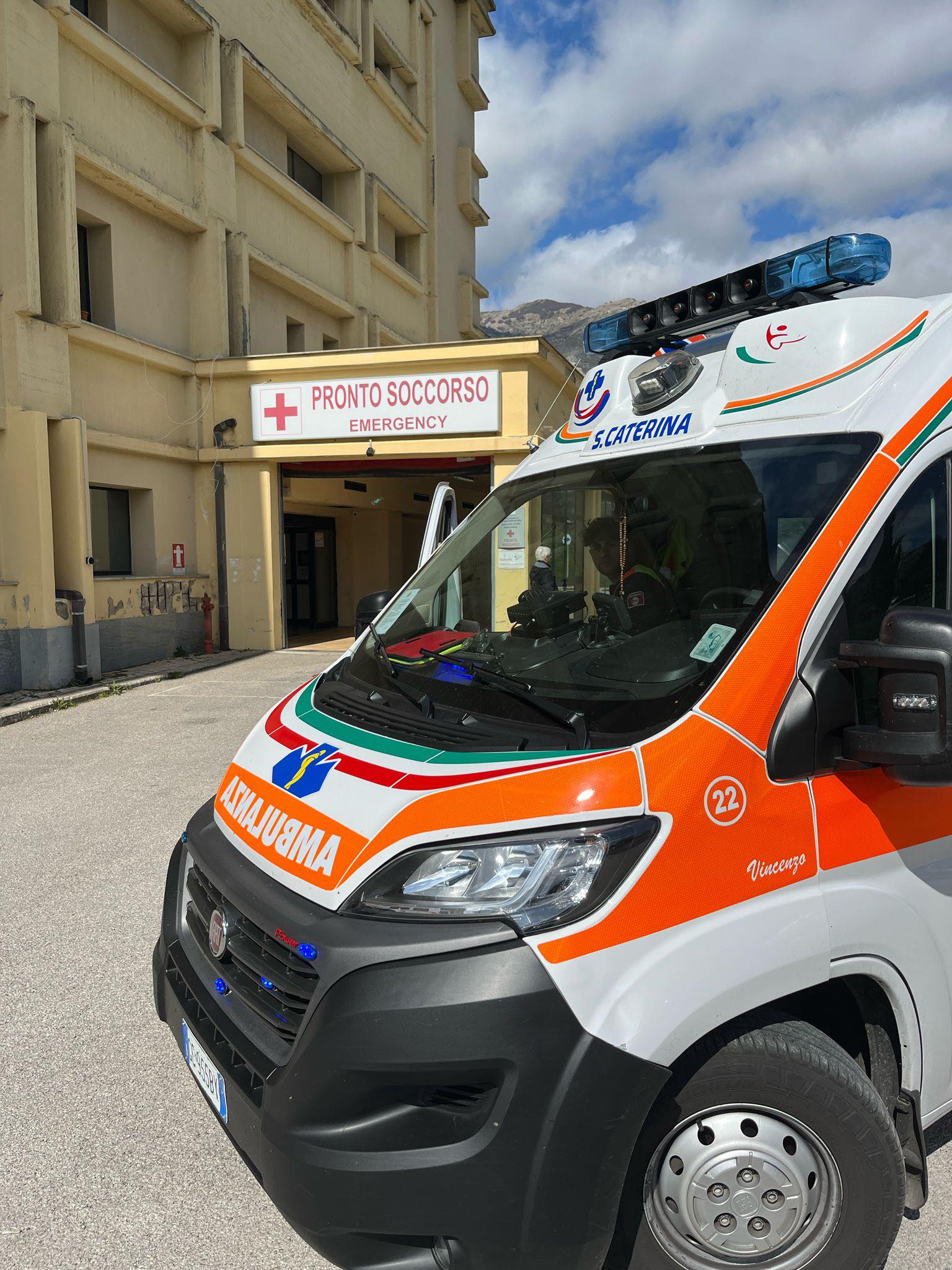 Ambulanza Associazione Santa Caterina 2