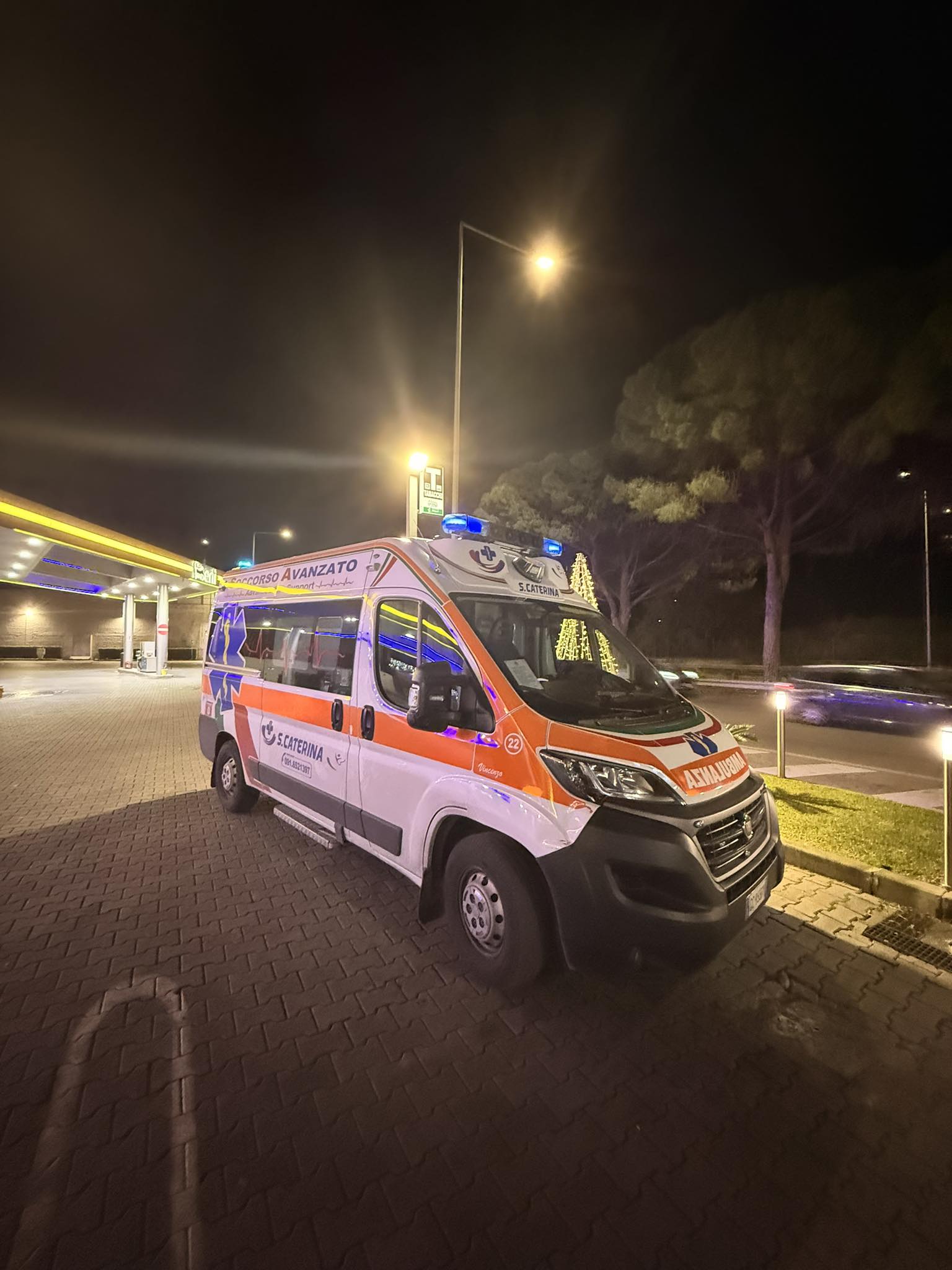 Ambulanza Associazione Santa Caterina 4